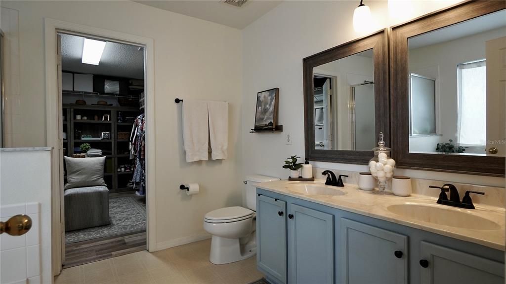 Activo con contrato: $575,000 (3 camas, 2 baños, 2582 Pies cuadrados)