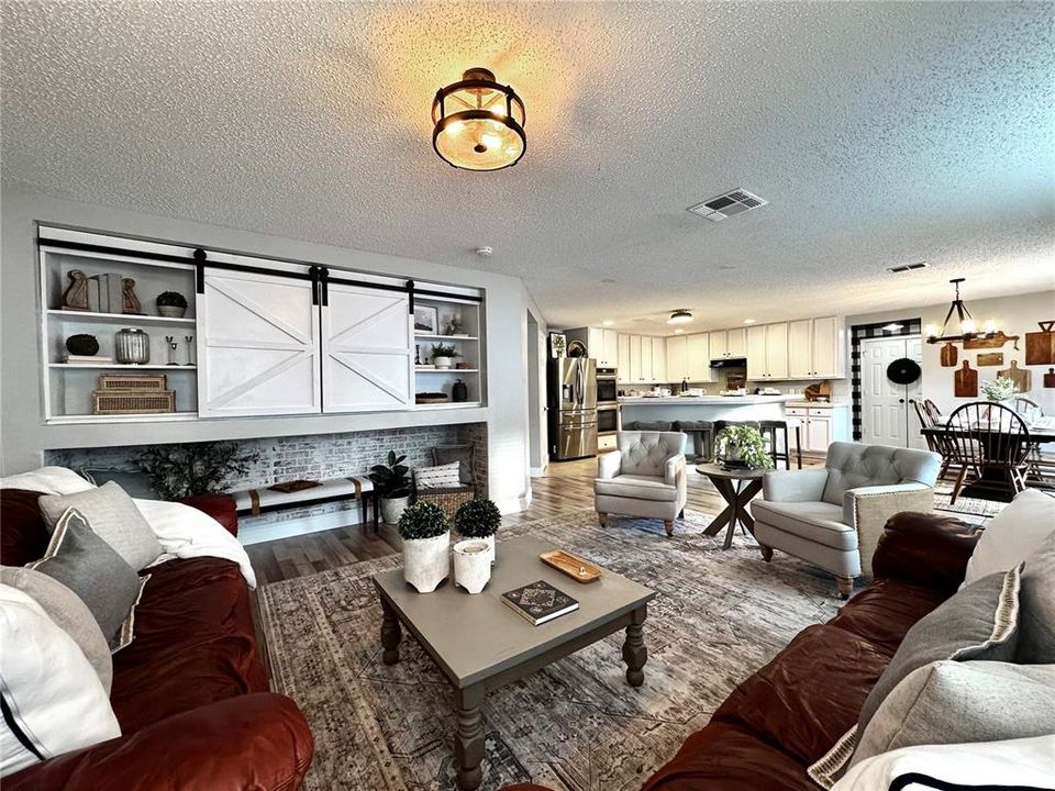 Activo con contrato: $575,000 (3 camas, 2 baños, 2582 Pies cuadrados)