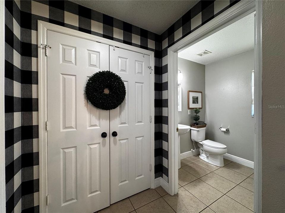 Activo con contrato: $575,000 (3 camas, 2 baños, 2582 Pies cuadrados)