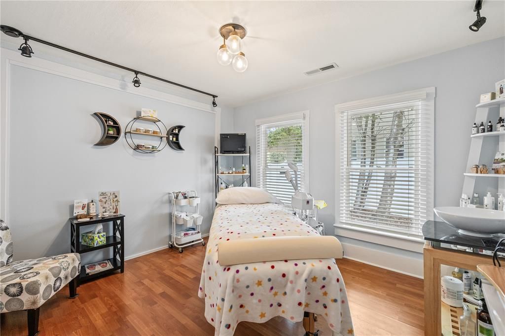 For Sale: $349,000 (0 beds, 0 baths, 1076 Square Feet)