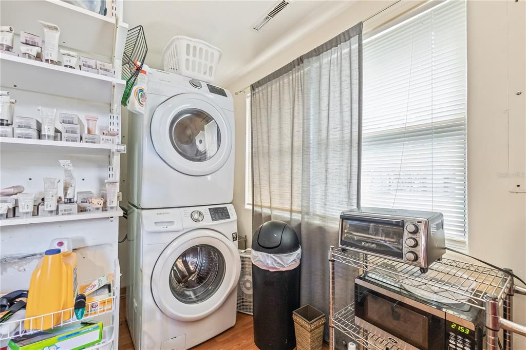 For Sale: $349,000 (0 beds, 0 baths, 1076 Square Feet)