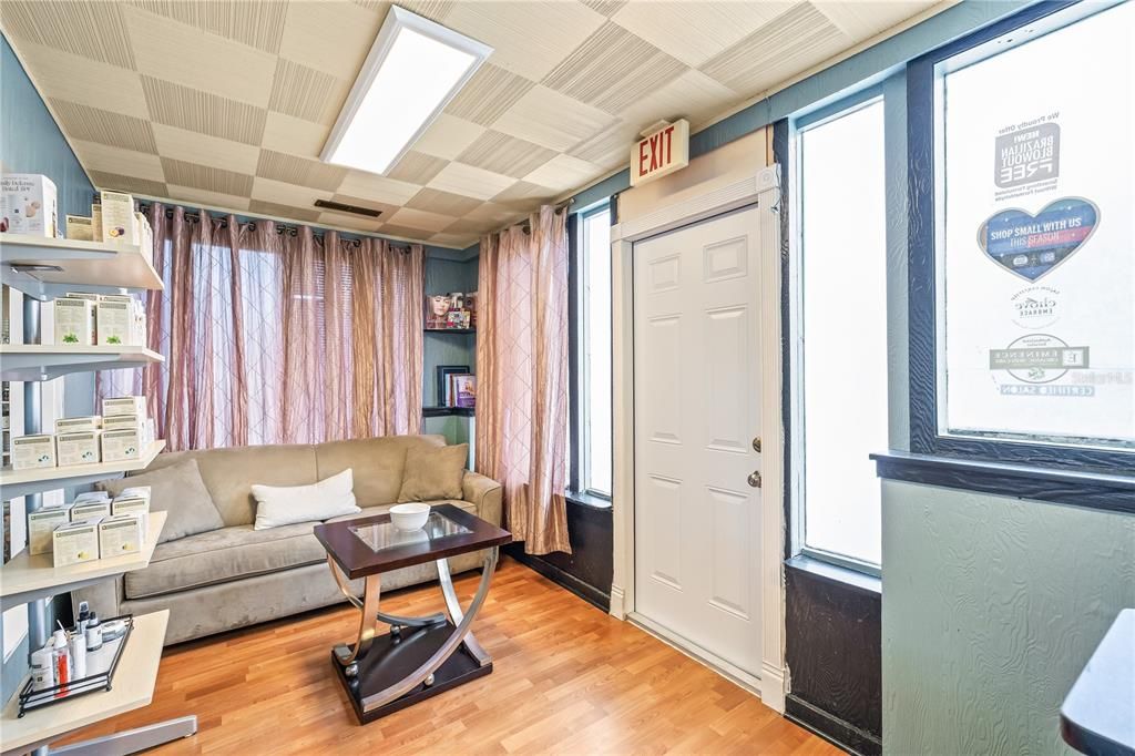 For Sale: $349,000 (0 beds, 0 baths, 1076 Square Feet)