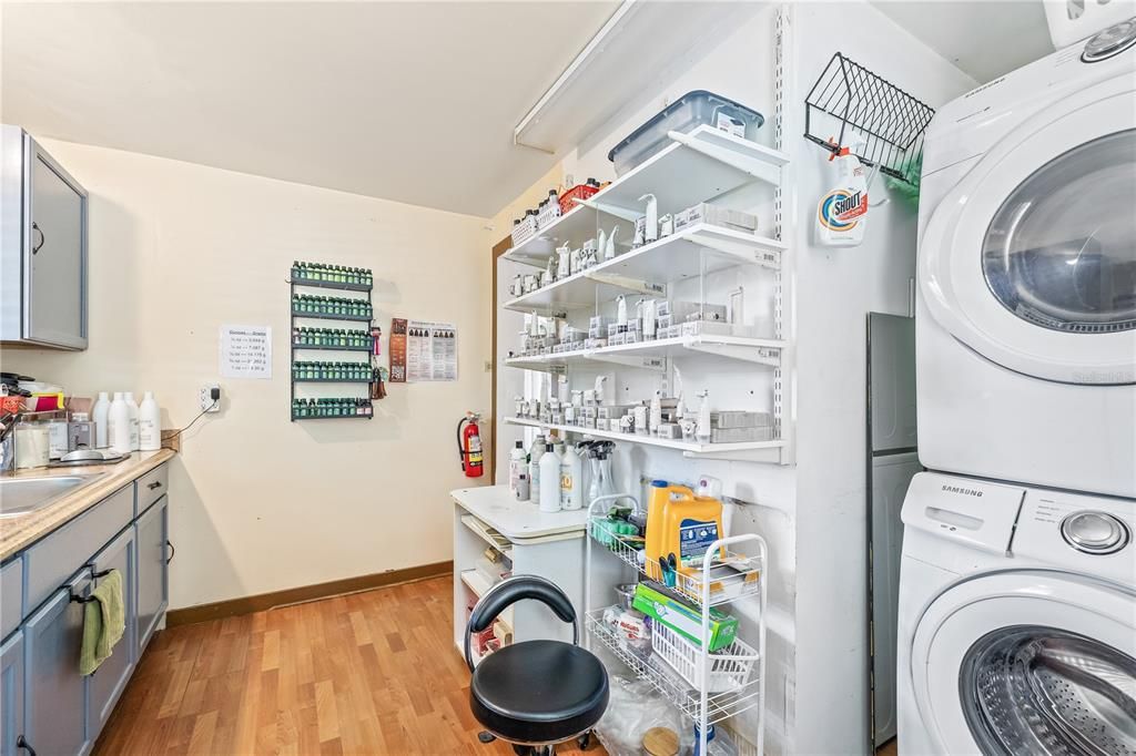 For Sale: $349,000 (0 beds, 0 baths, 1076 Square Feet)