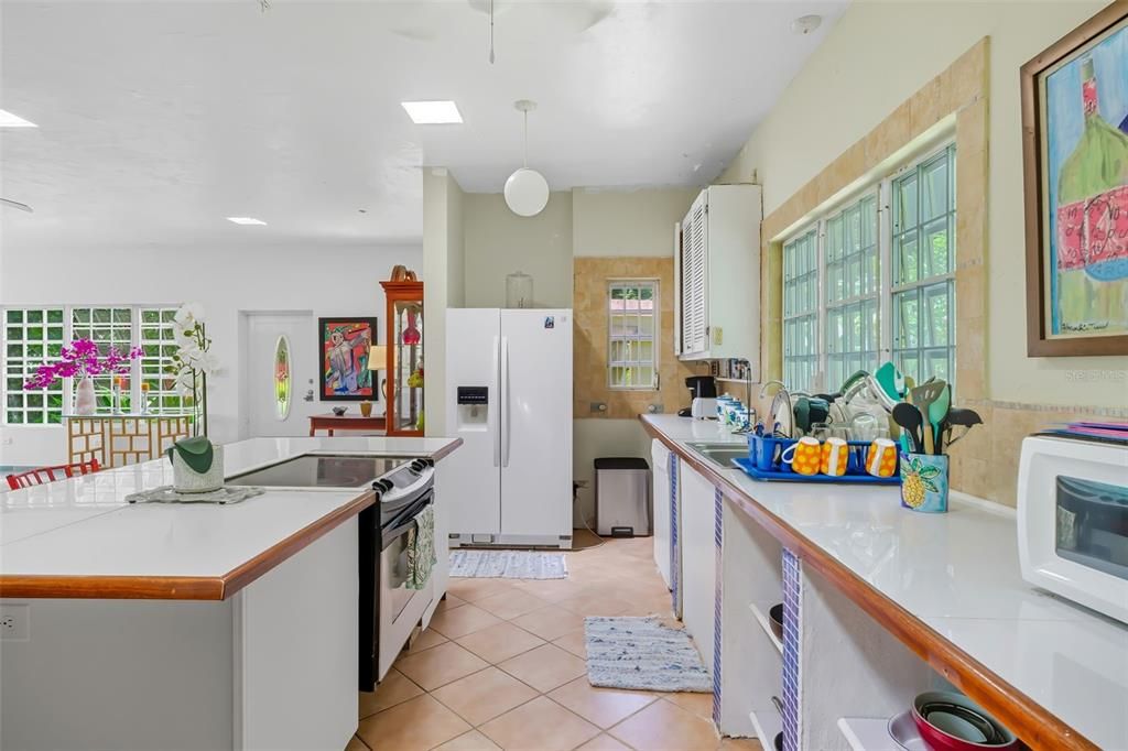 待售: $600,000 (2 贝兹, 1 浴室, 1600 平方英尺)