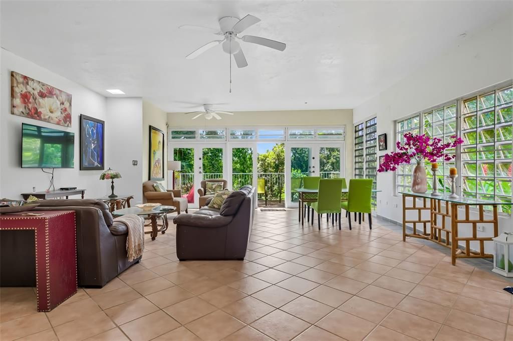 待售: $600,000 (2 贝兹, 1 浴室, 1600 平方英尺)