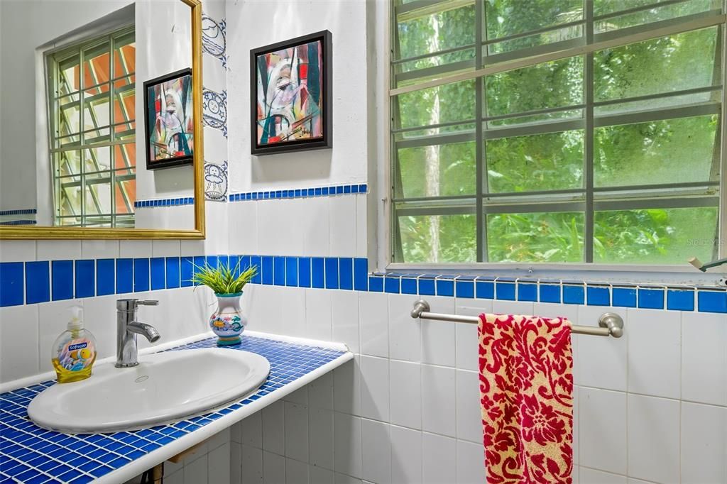 待售: $600,000 (2 贝兹, 1 浴室, 1600 平方英尺)