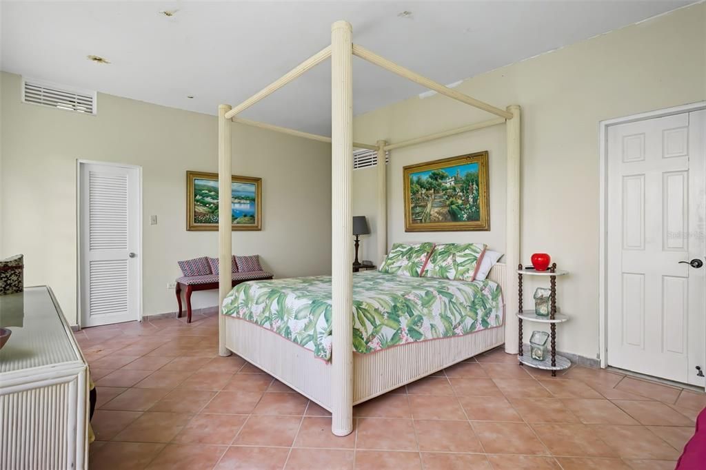 待售: $600,000 (2 贝兹, 1 浴室, 1600 平方英尺)