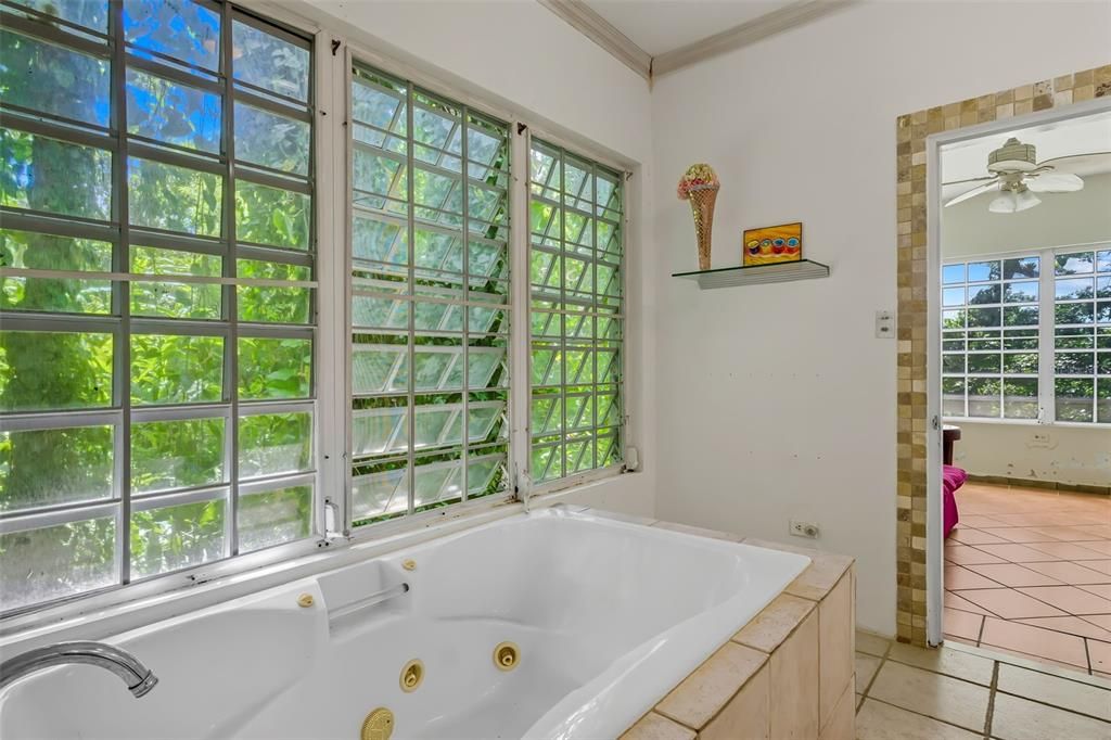 待售: $600,000 (2 贝兹, 1 浴室, 1600 平方英尺)