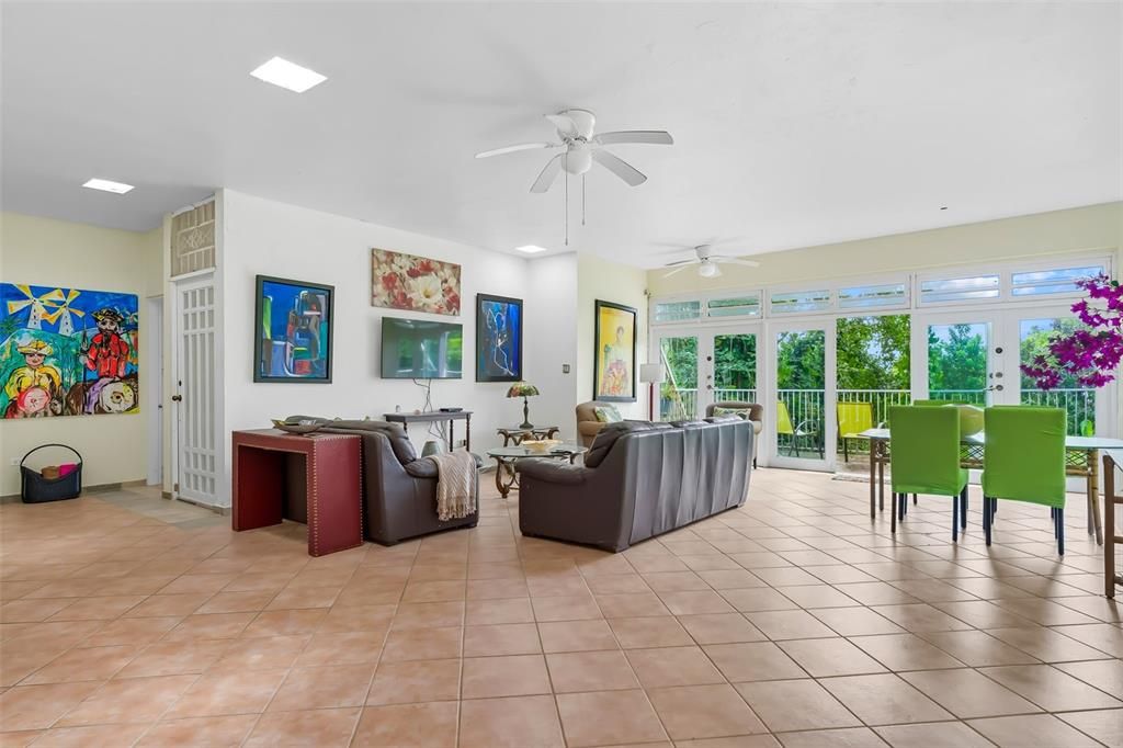 待售: $600,000 (2 贝兹, 1 浴室, 1600 平方英尺)