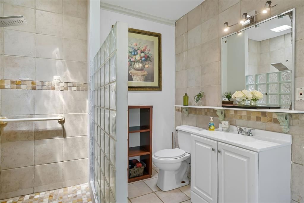 待售: $600,000 (2 贝兹, 1 浴室, 1600 平方英尺)