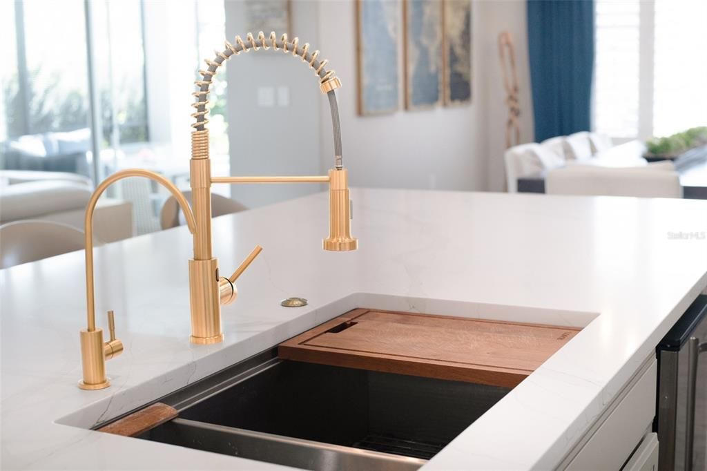 待售: $979,000 (4 贝兹, 4 浴室, 3309 平方英尺)