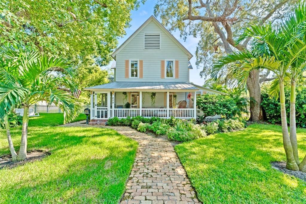 For Sale: $1,675,000 (4 beds, 3 baths, 2160 Square Feet)