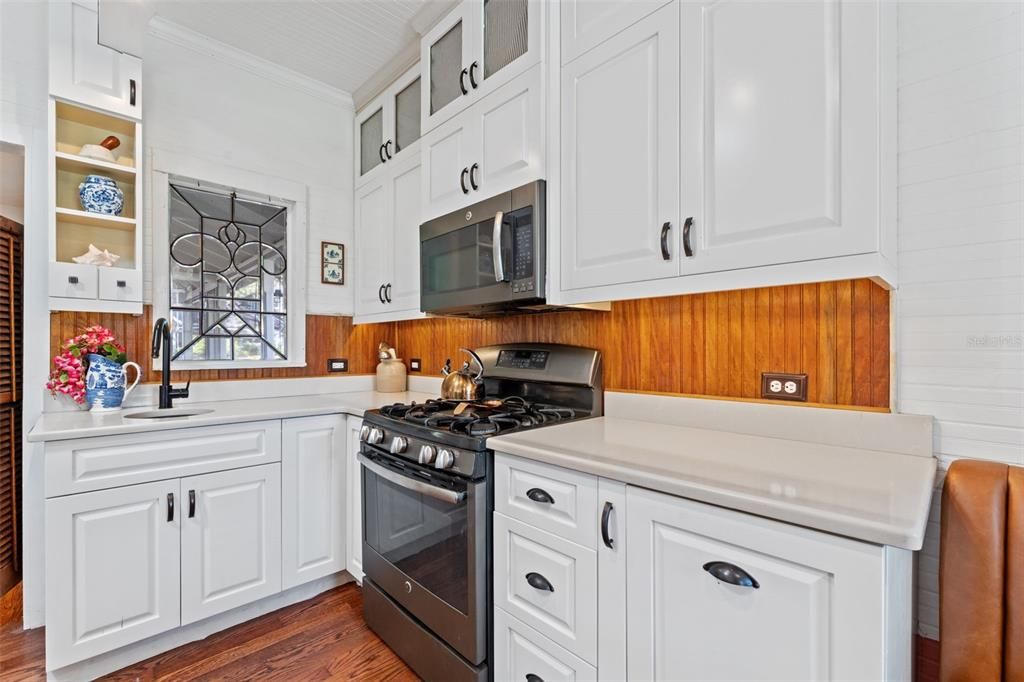 For Sale: $1,675,000 (4 beds, 3 baths, 2160 Square Feet)