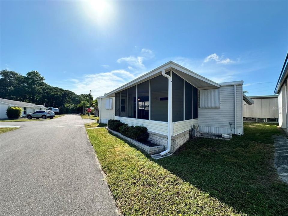 For Sale: $69,000 (1 beds, 1 baths, 536 Square Feet)