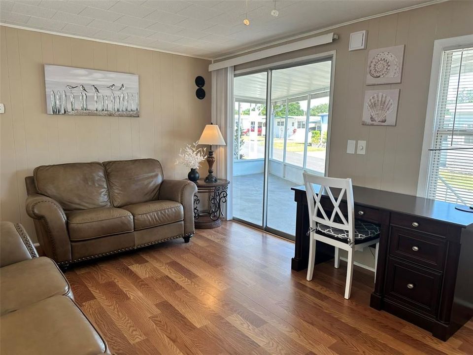 For Sale: $69,000 (1 beds, 1 baths, 536 Square Feet)