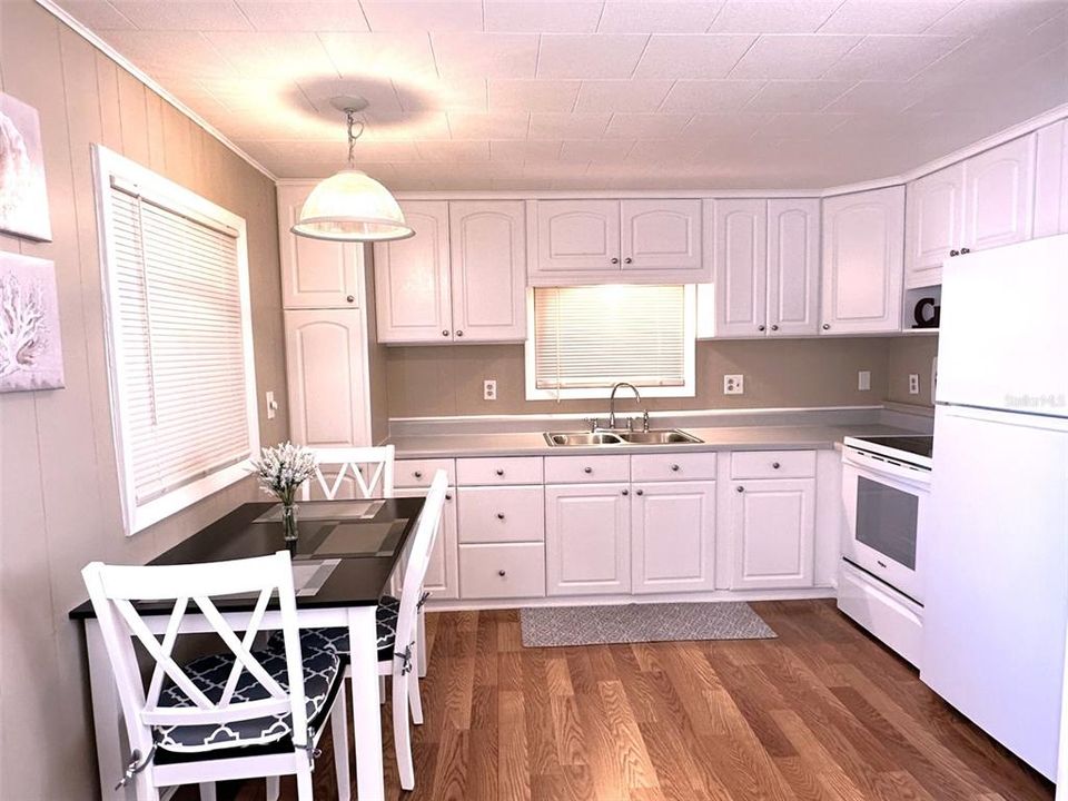 For Sale: $69,000 (1 beds, 1 baths, 536 Square Feet)