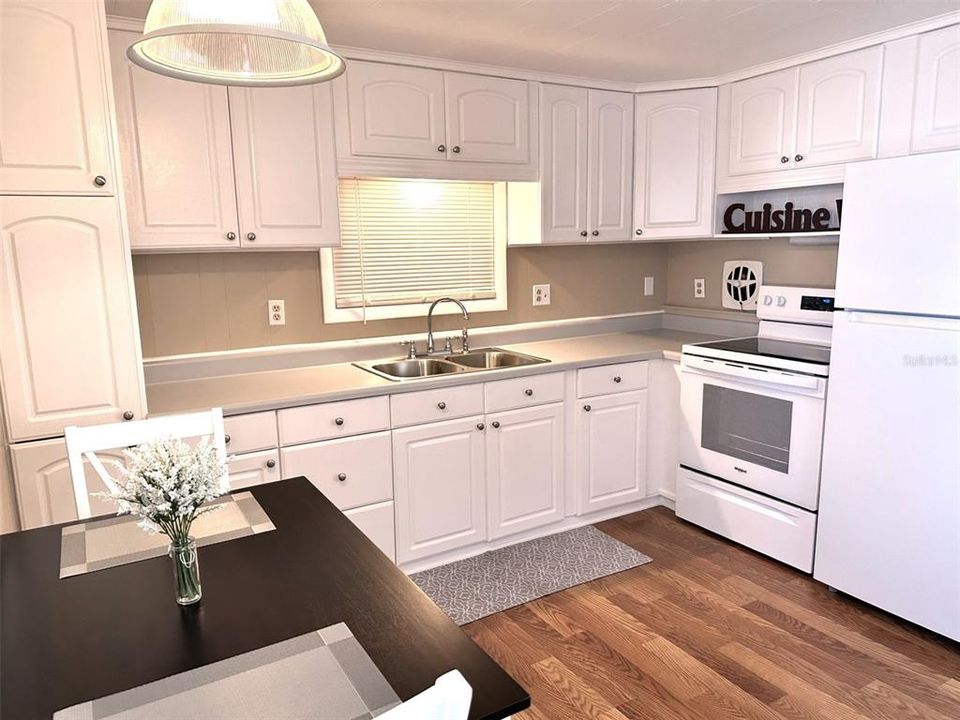 For Sale: $69,000 (1 beds, 1 baths, 536 Square Feet)