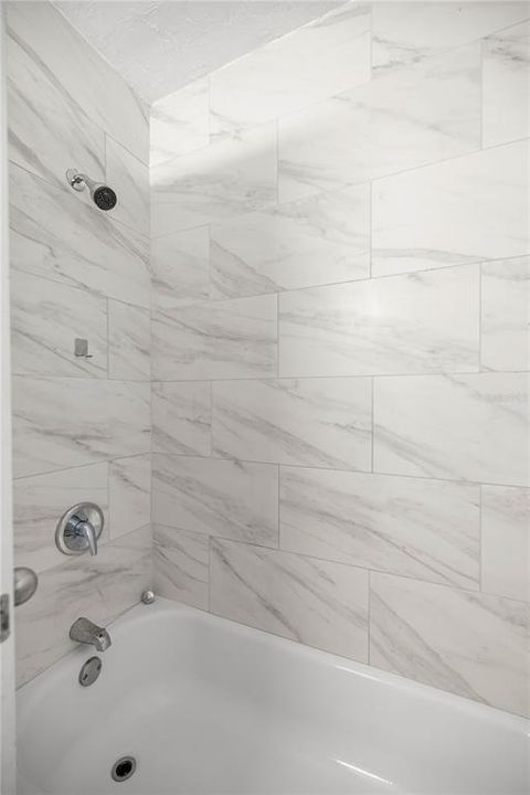 合同活跃: $224,000 (3 贝兹, 2 浴室, 1934 平方英尺)