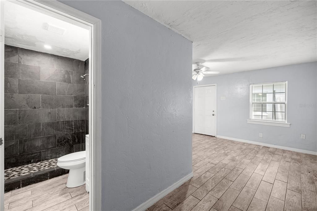 合同活跃: $224,000 (3 贝兹, 2 浴室, 1934 平方英尺)