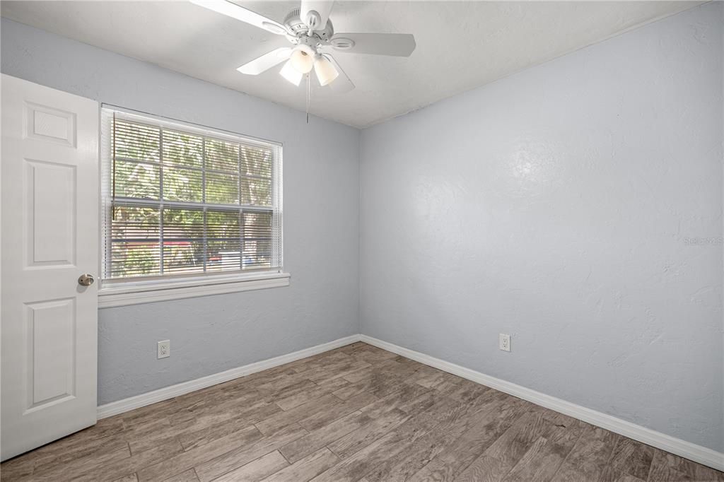 合同活跃: $224,000 (3 贝兹, 2 浴室, 1934 平方英尺)