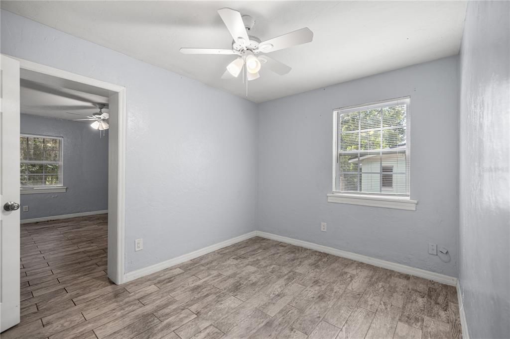 合同活跃: $224,000 (3 贝兹, 2 浴室, 1934 平方英尺)