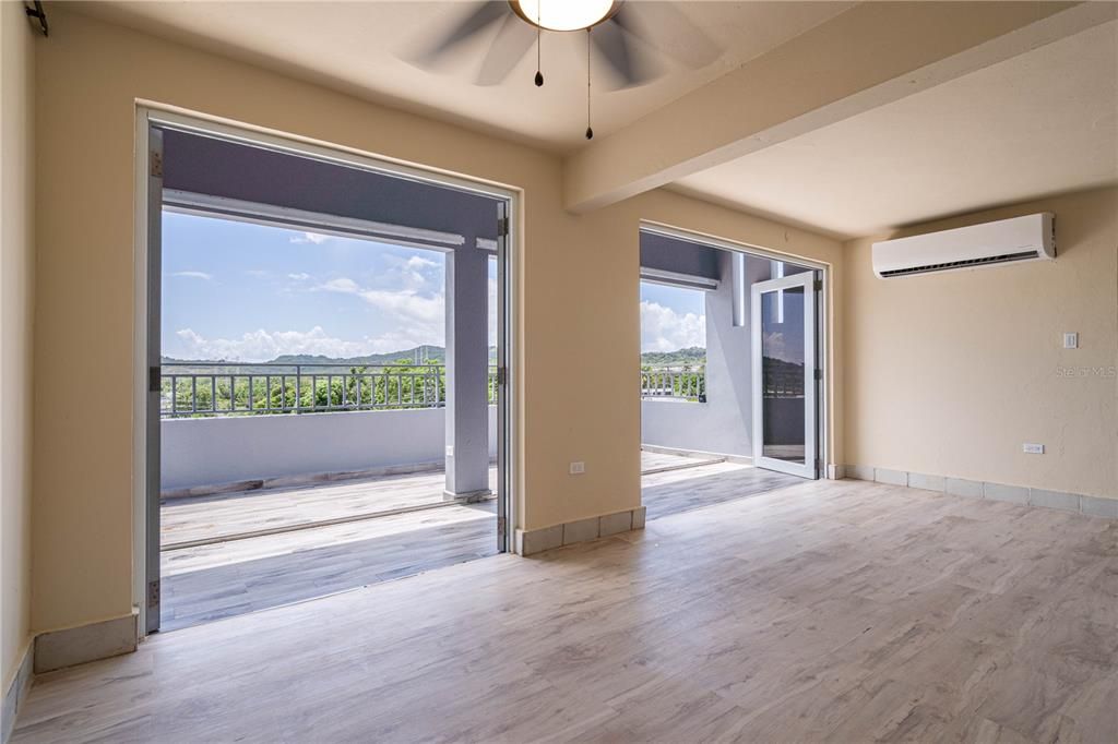 For Sale: $385,000 (4 beds, 3 baths, 2096 Square Feet)