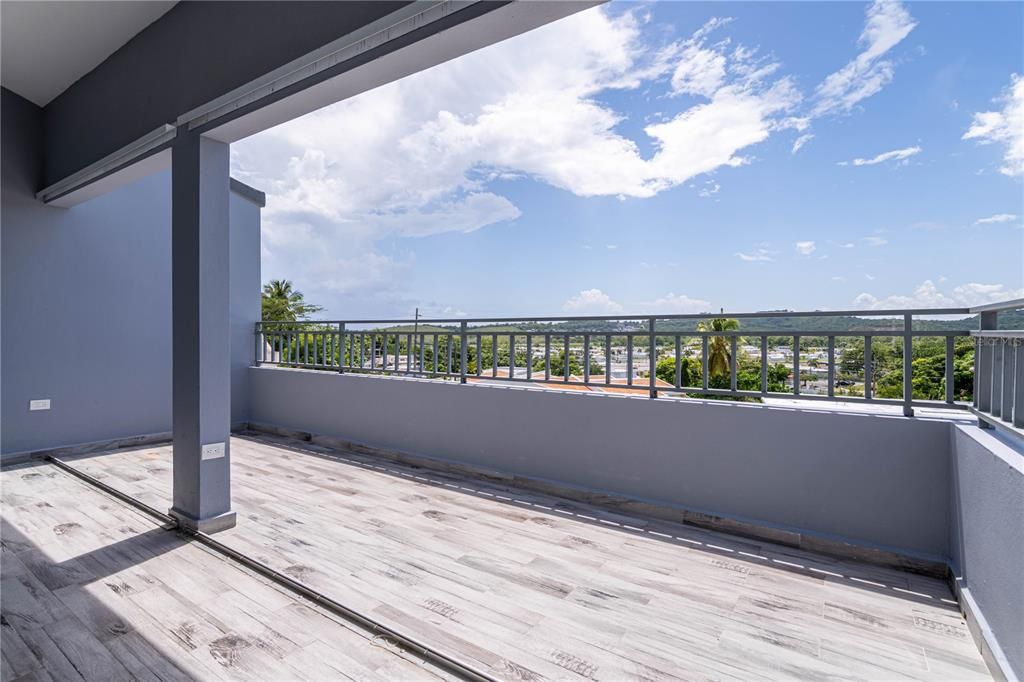 For Sale: $385,000 (4 beds, 3 baths, 2096 Square Feet)