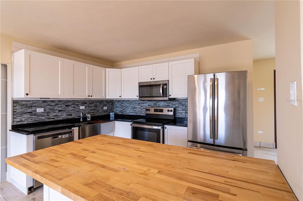 For Sale: $385,000 (4 beds, 3 baths, 2096 Square Feet)