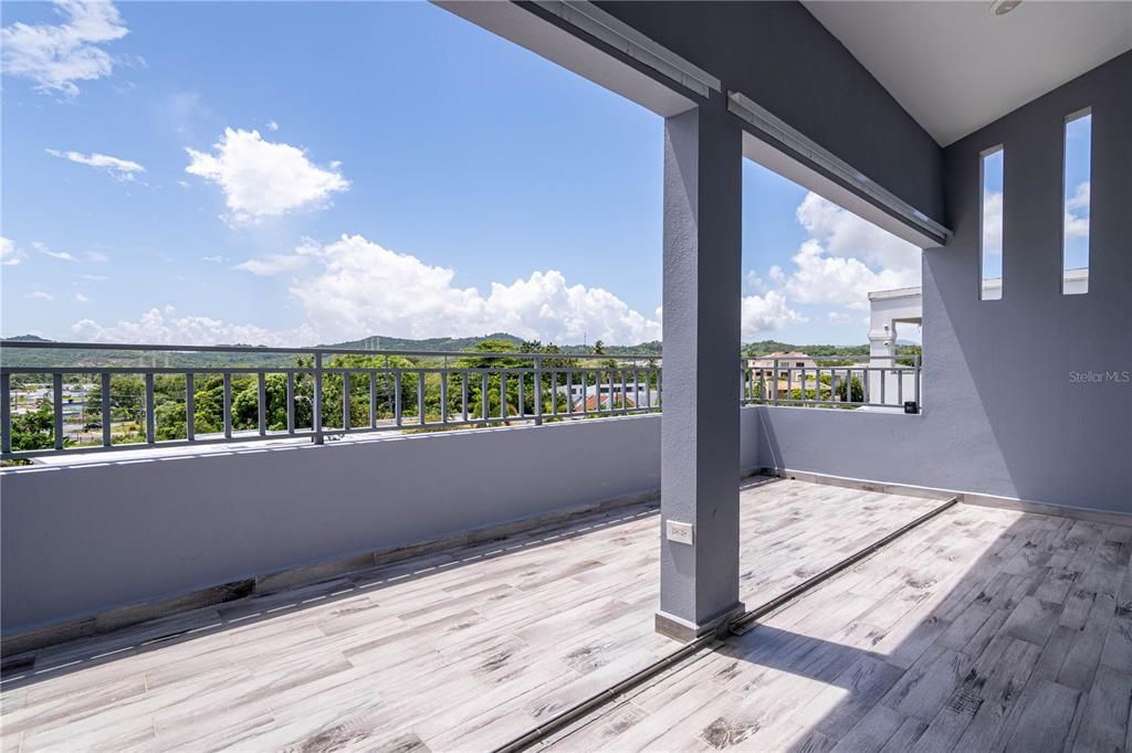 For Sale: $385,000 (4 beds, 3 baths, 2096 Square Feet)