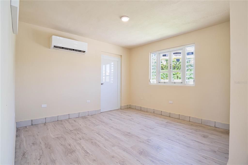 For Sale: $385,000 (4 beds, 3 baths, 2096 Square Feet)