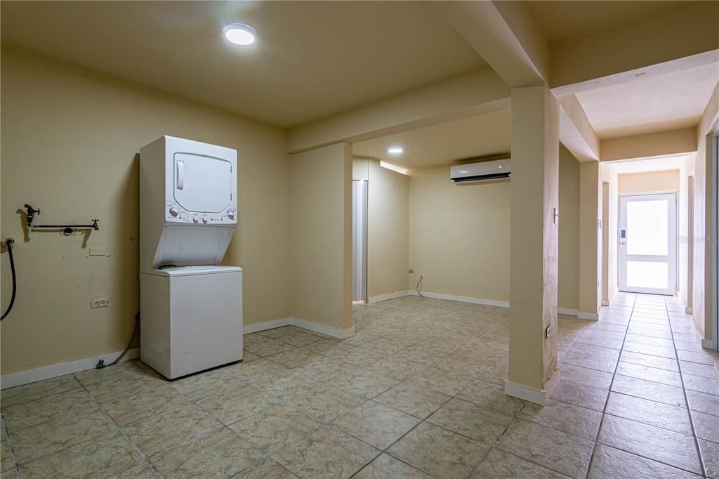 For Sale: $385,000 (4 beds, 3 baths, 2096 Square Feet)