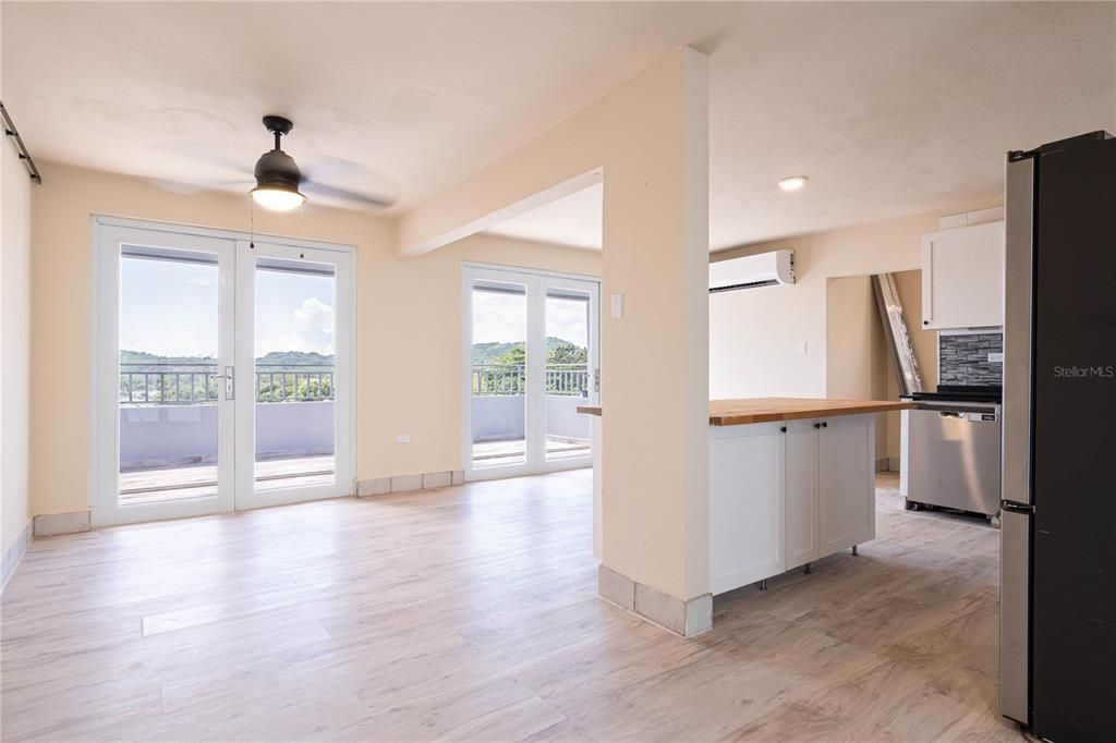 For Sale: $385,000 (4 beds, 3 baths, 2096 Square Feet)