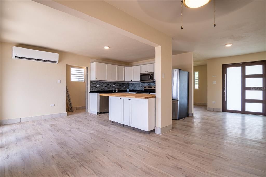 For Sale: $385,000 (4 beds, 3 baths, 2096 Square Feet)