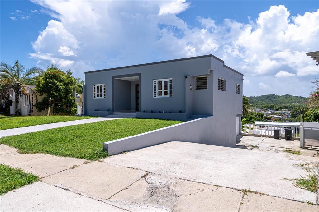 For Sale: $385,000 (4 beds, 3 baths, 2096 Square Feet)