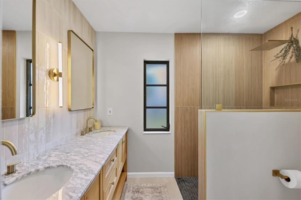 合同活跃: $424,900 (3 贝兹, 2 浴室, 1723 平方英尺)