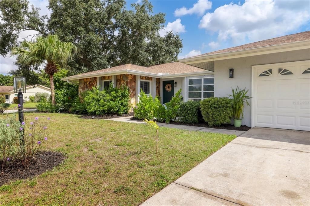 合同活跃: $424,900 (3 贝兹, 2 浴室, 1723 平方英尺)