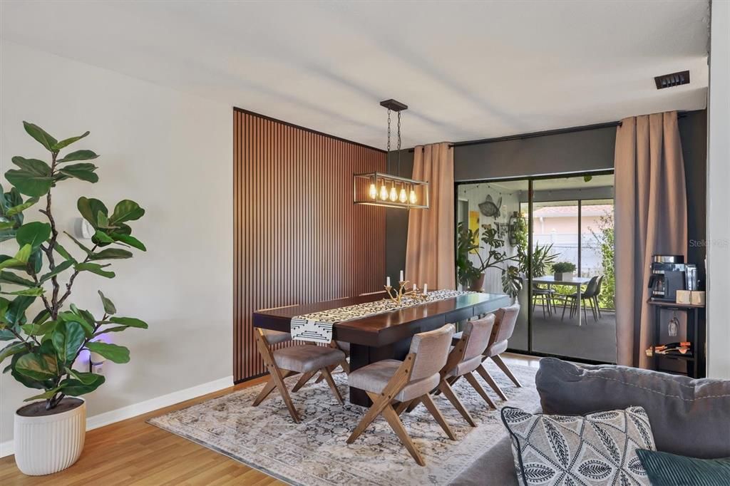 合同活跃: $424,900 (3 贝兹, 2 浴室, 1723 平方英尺)