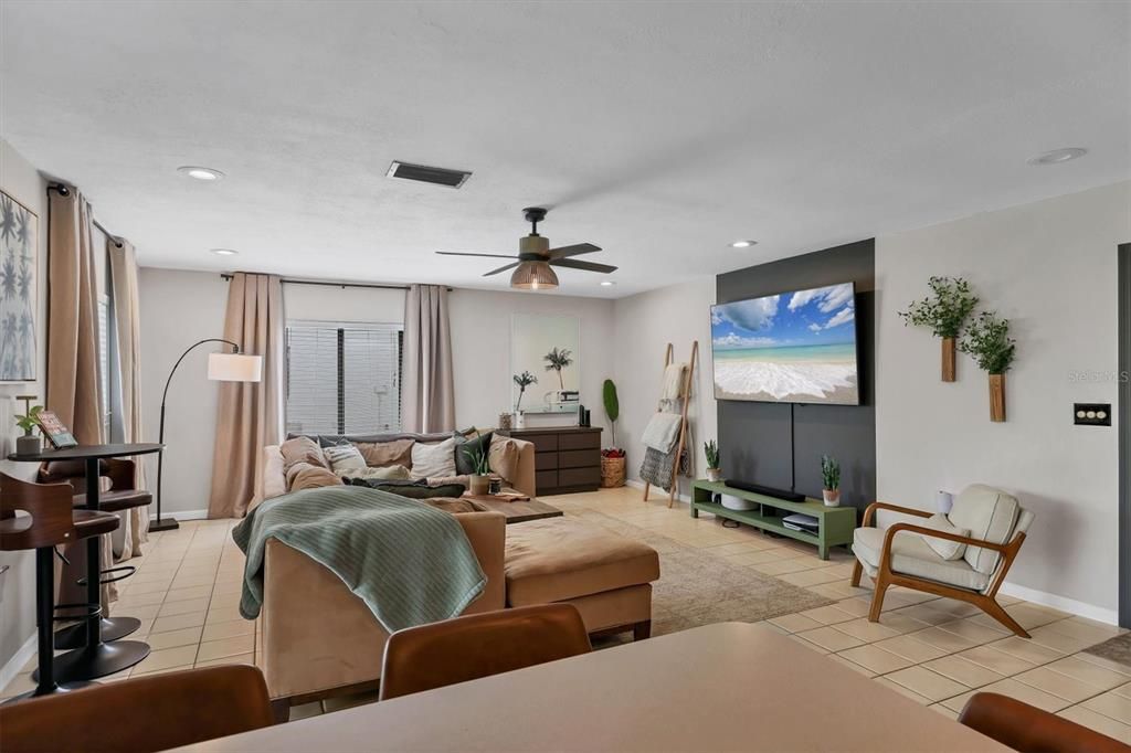 合同活跃: $424,900 (3 贝兹, 2 浴室, 1723 平方英尺)