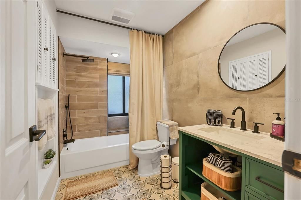 合同活跃: $424,900 (3 贝兹, 2 浴室, 1723 平方英尺)