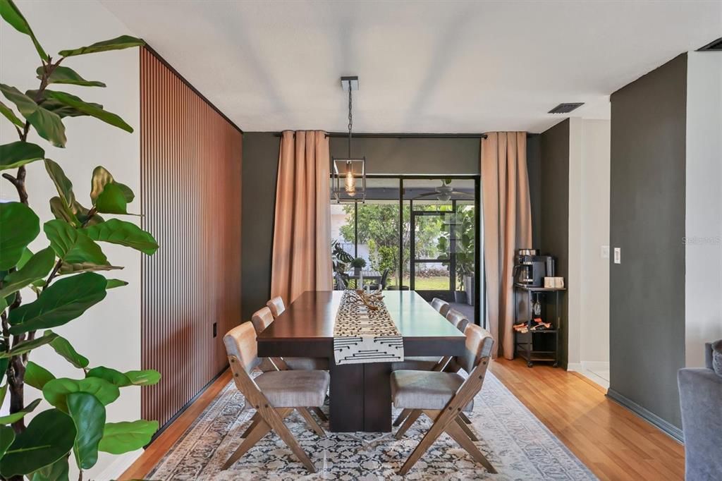 合同活跃: $424,900 (3 贝兹, 2 浴室, 1723 平方英尺)