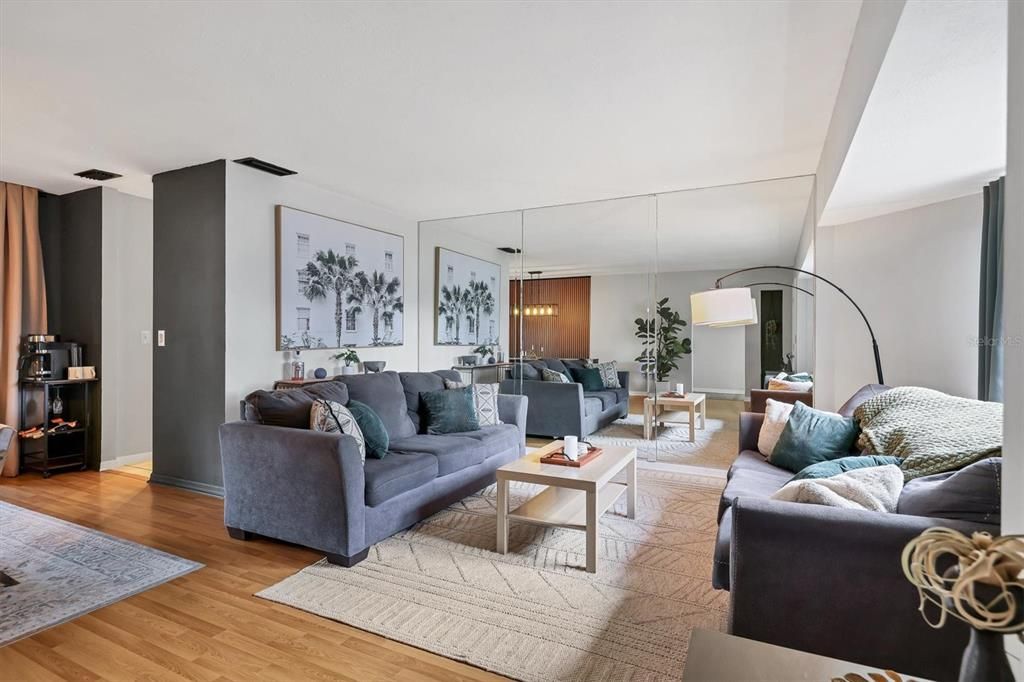 合同活跃: $424,900 (3 贝兹, 2 浴室, 1723 平方英尺)