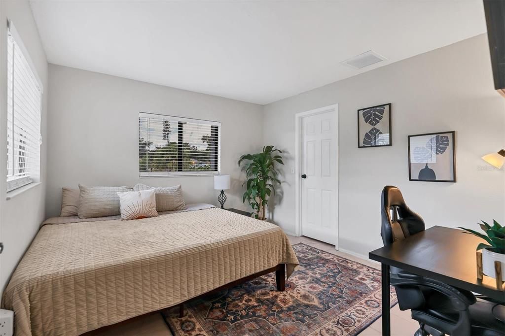 合同活跃: $424,900 (3 贝兹, 2 浴室, 1723 平方英尺)