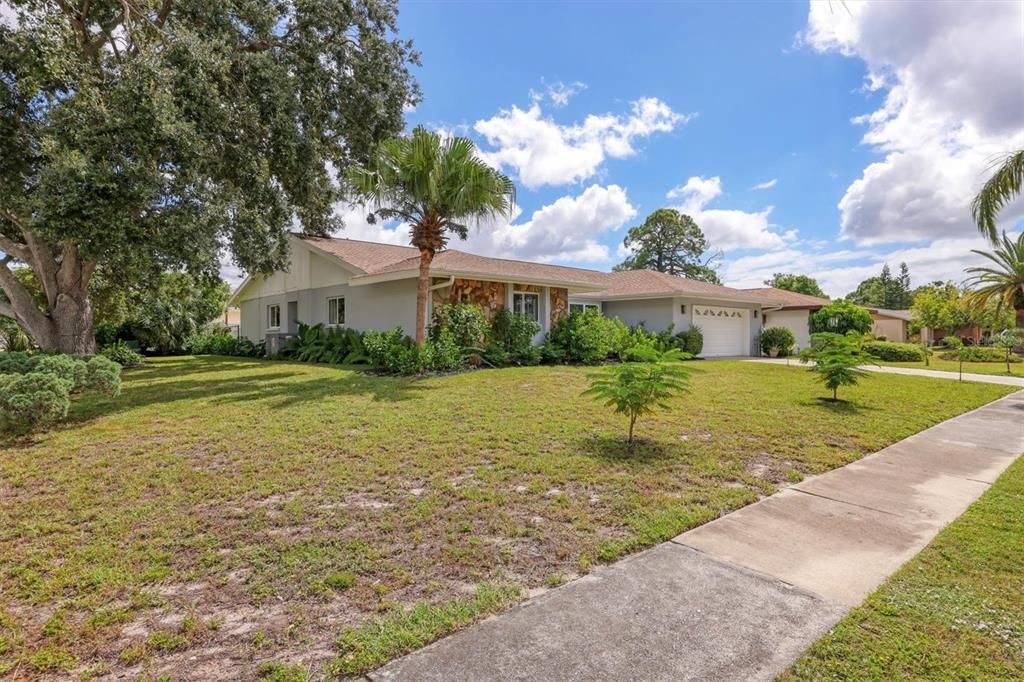 合同活跃: $424,900 (3 贝兹, 2 浴室, 1723 平方英尺)