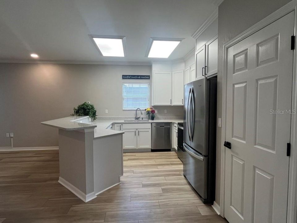 待售: $262,000 (2 贝兹, 2 浴室, 1207 平方英尺)