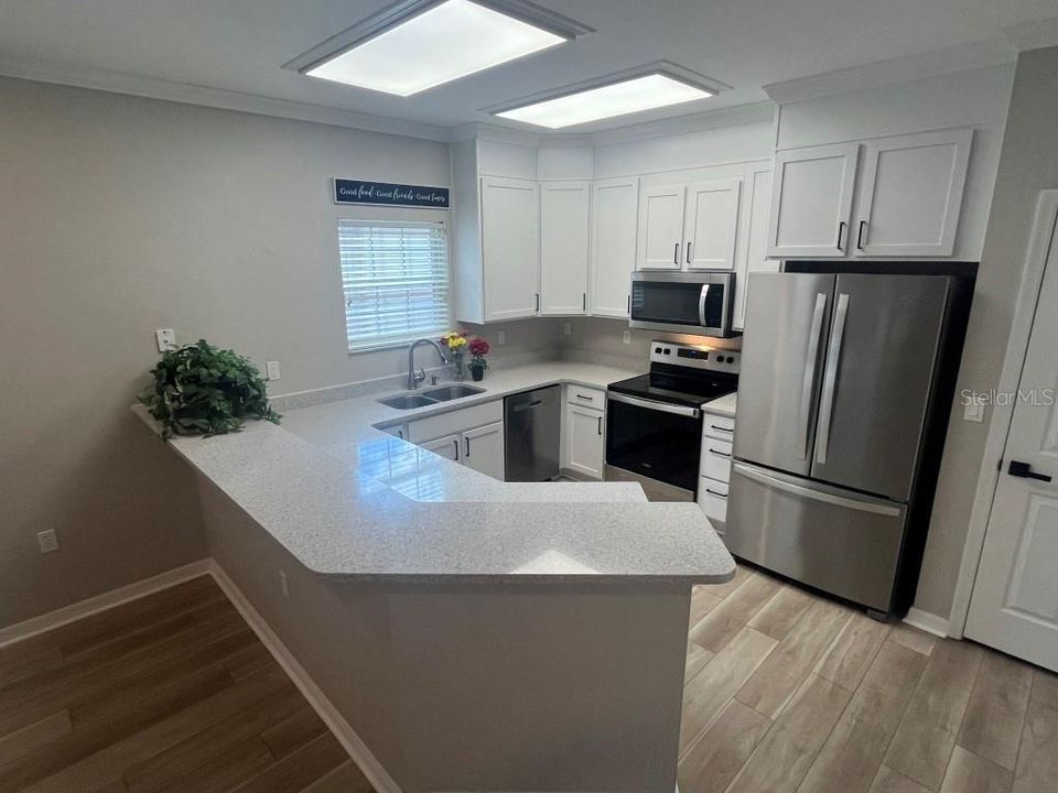 待售: $262,000 (2 贝兹, 2 浴室, 1207 平方英尺)