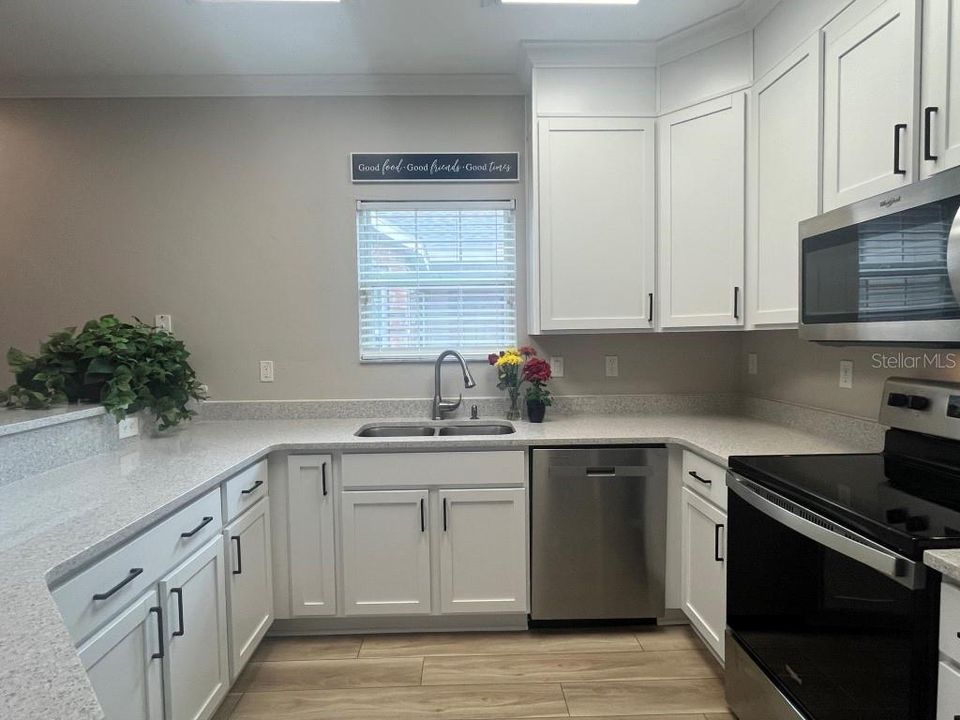 待售: $262,000 (2 贝兹, 2 浴室, 1207 平方英尺)