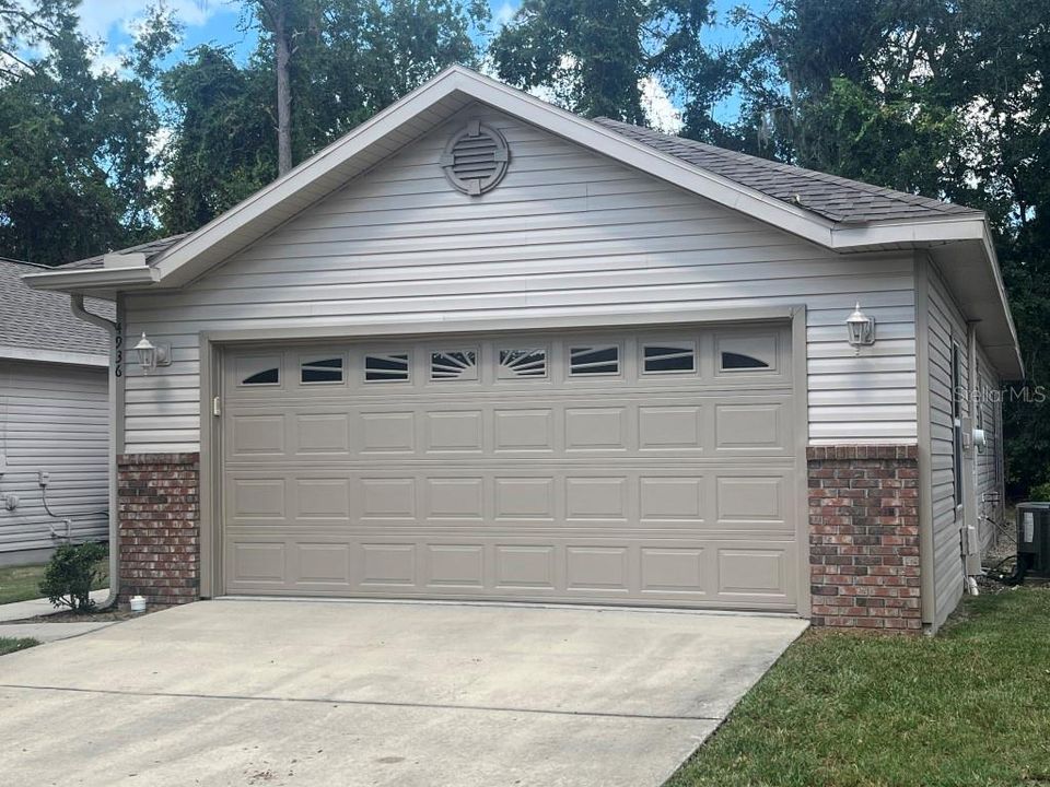 待售: $262,000 (2 贝兹, 2 浴室, 1207 平方英尺)