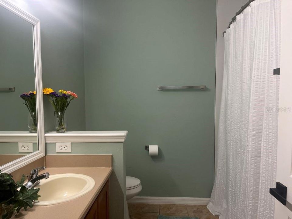 待售: $262,000 (2 贝兹, 2 浴室, 1207 平方英尺)