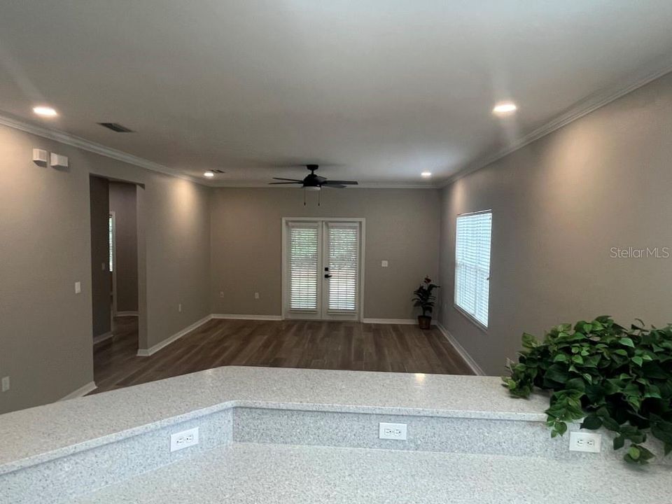 待售: $262,000 (2 贝兹, 2 浴室, 1207 平方英尺)