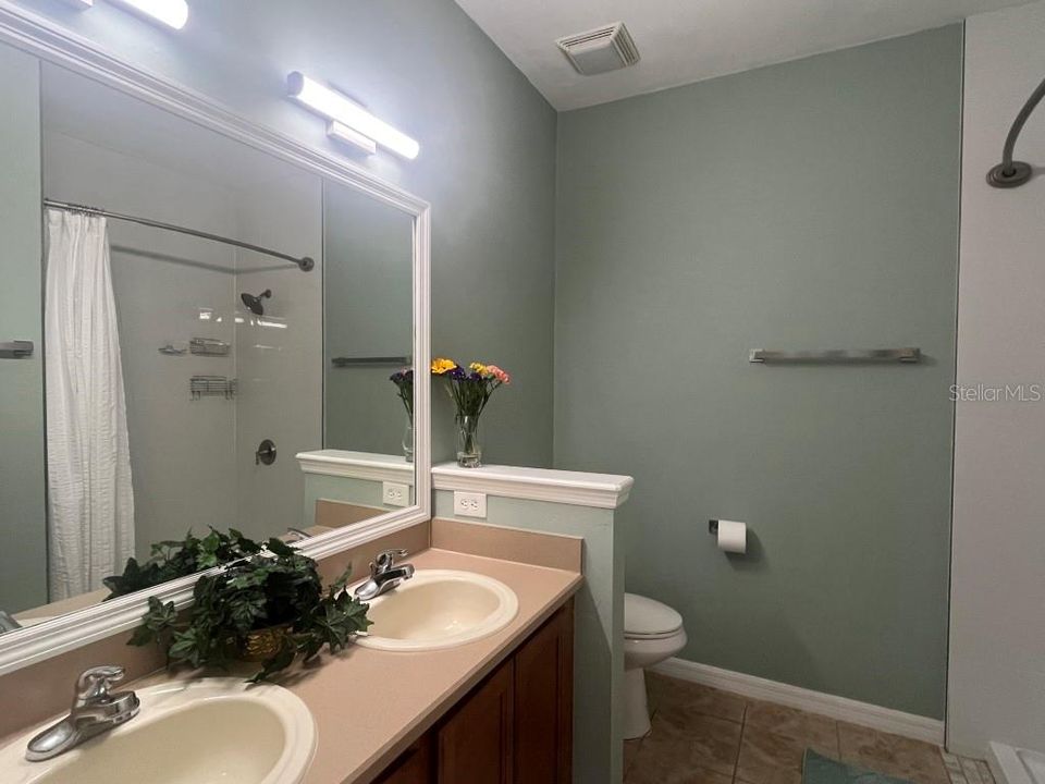 待售: $262,000 (2 贝兹, 2 浴室, 1207 平方英尺)